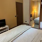 Feli - Panoramic Pool View In Apartman Gardone Riviera