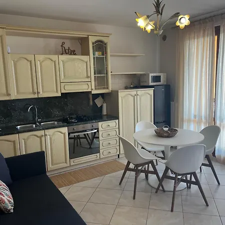 Feli - Panoramic Pool View In Apartman Gardone Riviera